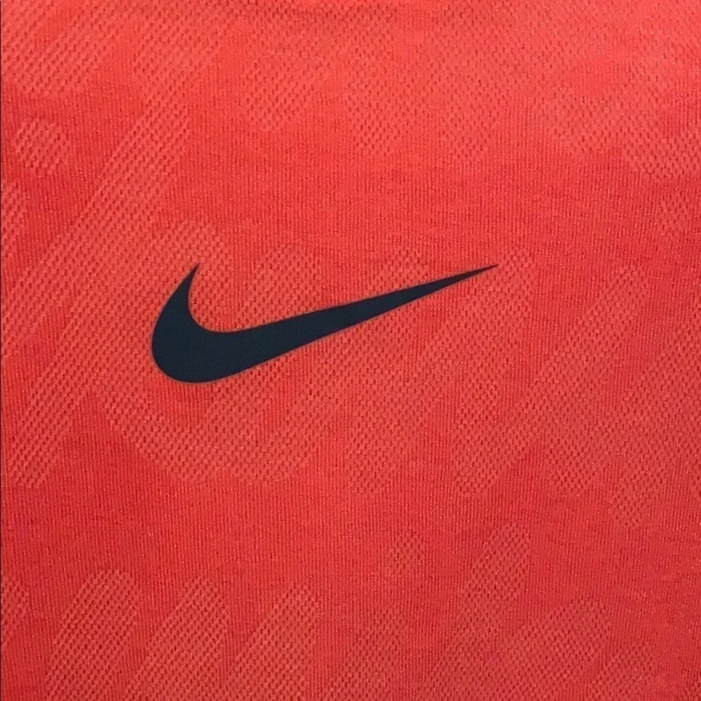 Nike top size Medium